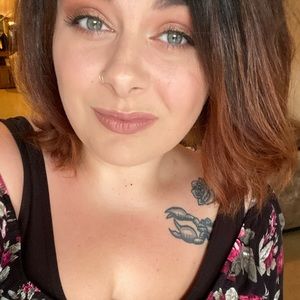 Meet your Posher, Adrianne